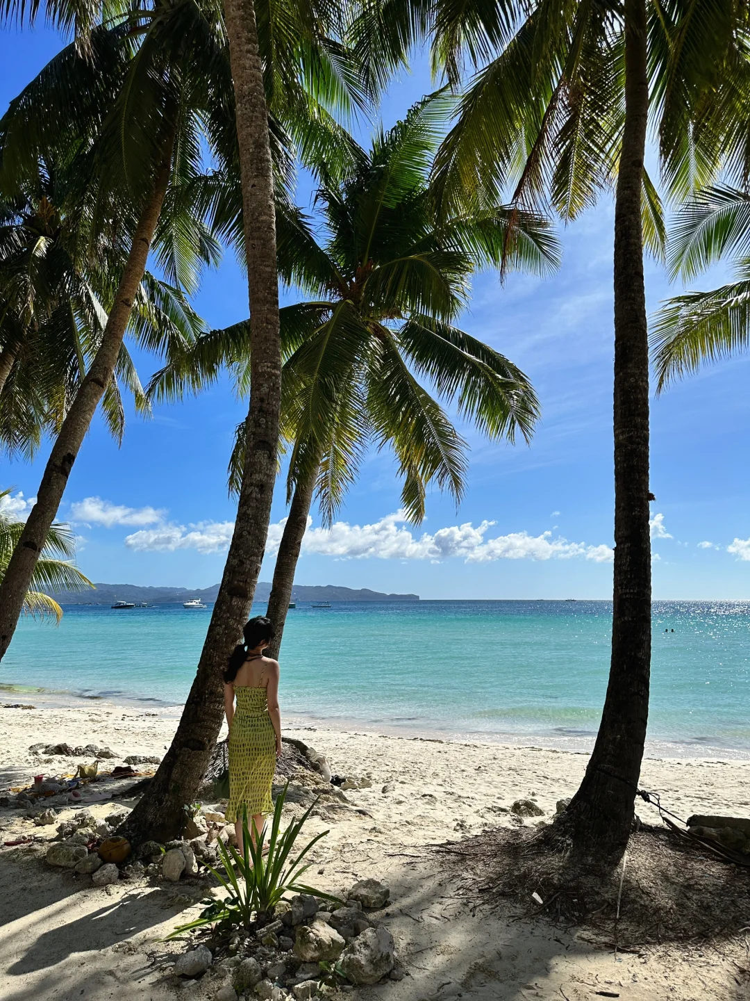 Boracay-Diniwid Beach in Boracay, the most transparent water in the Philippines