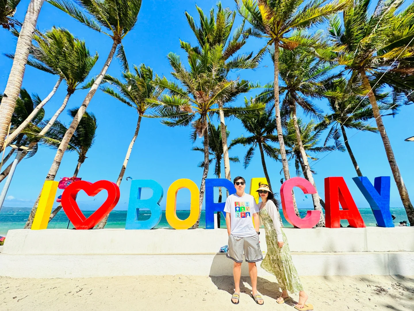 Boracay-Diniwid Beach in Boracay, the most transparent water in the Philippines