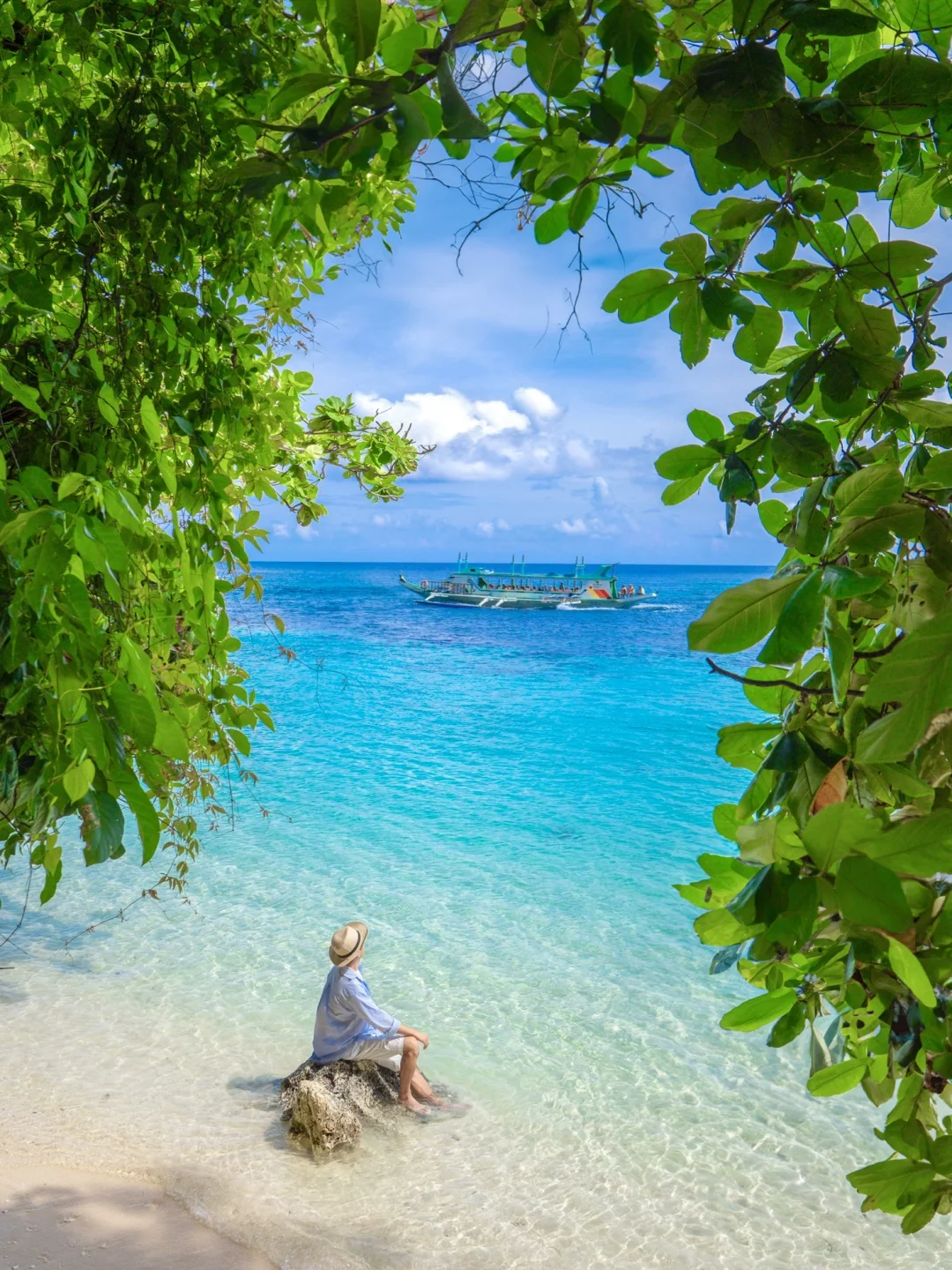 Boracay-National Geographic didn’t lie to me. 🏝️The beauty of Boracay took my breath away.