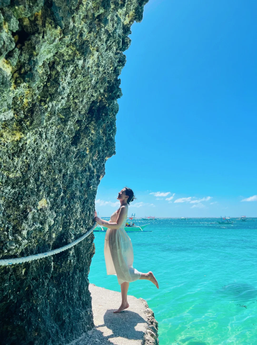 Boracay-Diniwid Beach, a cliff at the end of the white beach, where locals will help you take photos