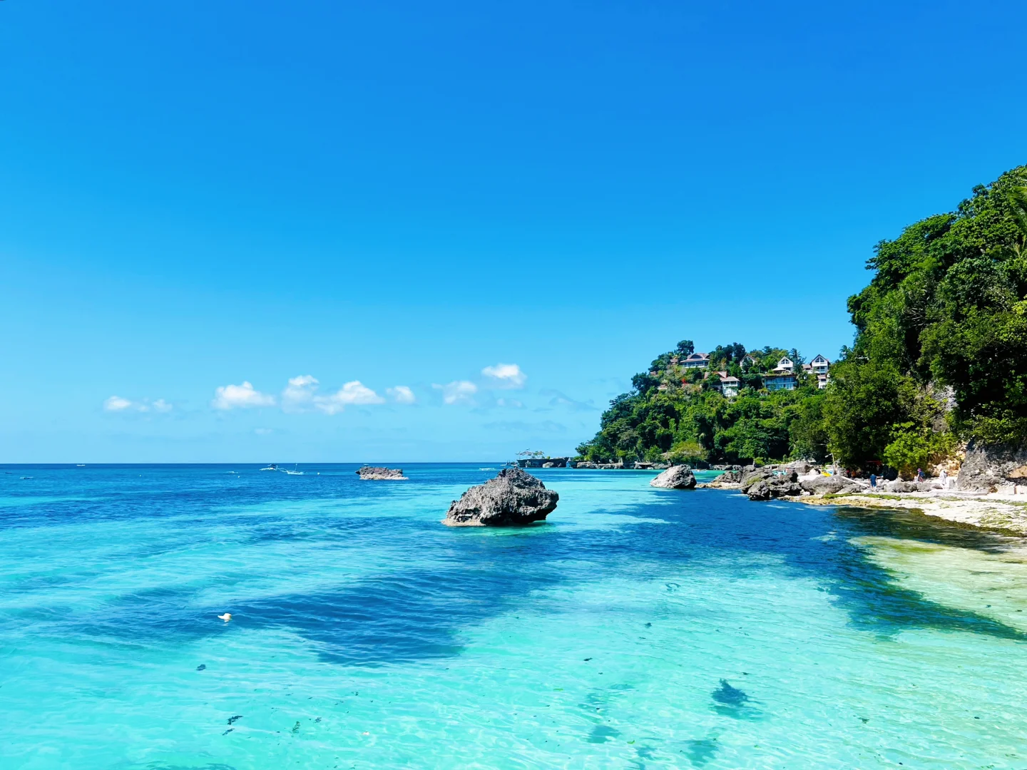 Boracay-Diniwid Beach, a cliff at the end of the white beach, where locals will help you take photos