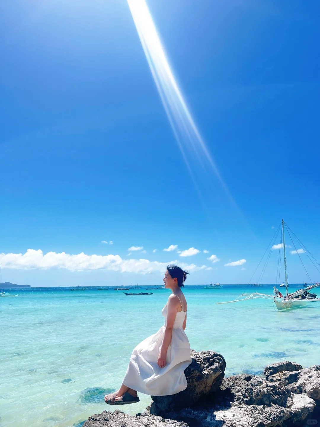 Boracay-Diniwid Beach, a cliff at the end of the white beach, where locals will help you take photos