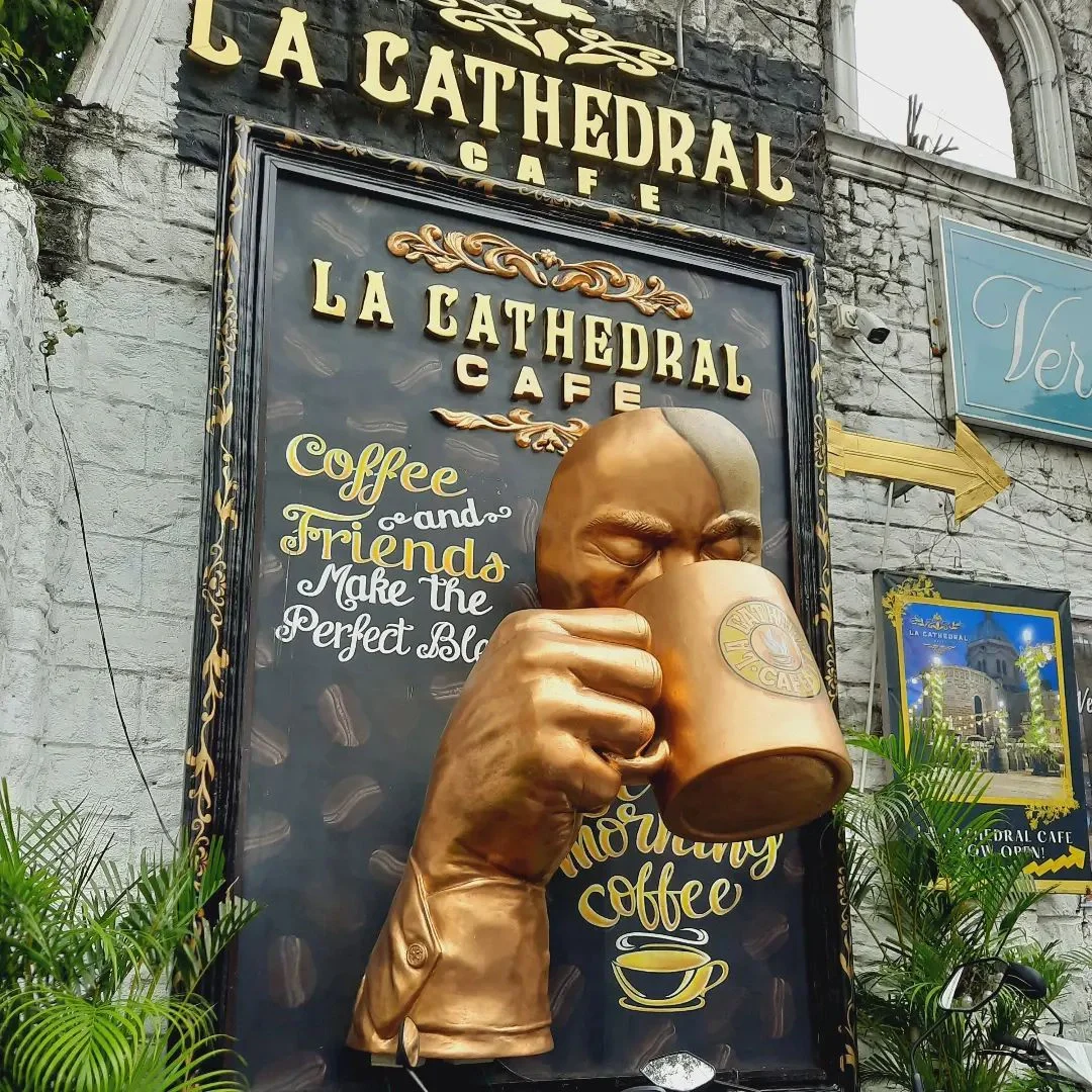 Manila/Luzon-La Cathedral Cafe, Manila, a romantic sunset cafe next to the Notre Dame Cathedral