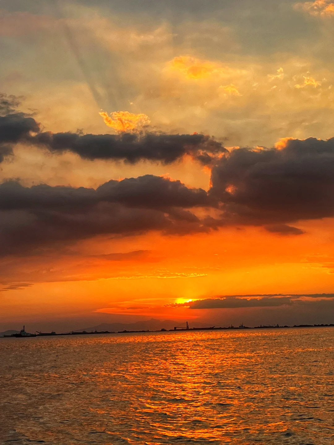 Manila/Luzon-Manila Baywalk Dolomite Beach, beautiful sea sunset scenery