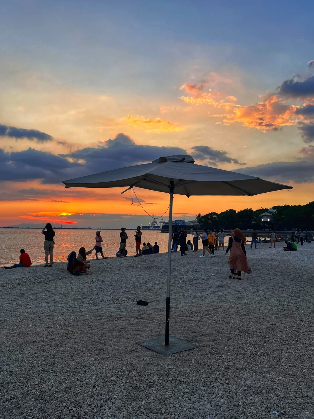 Manila/Luzon-Manila Baywalk Dolomite Beach, beautiful sea sunset scenery