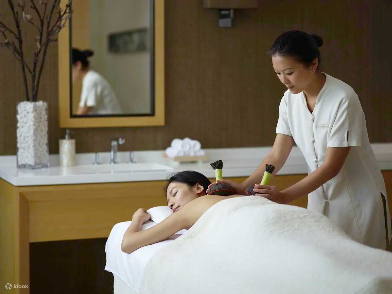 Hong kong-Hyatt Regency Hong Kong Sha Tin Massage and SPA Experience Aromatherapy Scrub