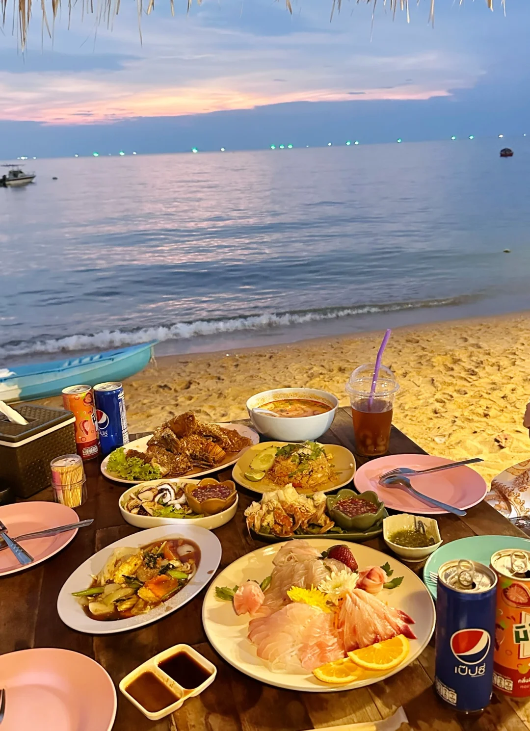 Pattaya-Tai Uan Seafood, Pattaya beachfront restaurant, great scenery and food