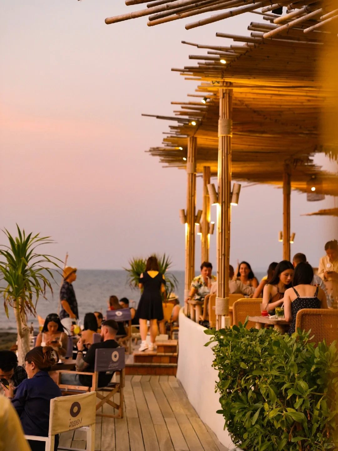 Pattaya-The Oxygen Beachfront Oasis Pattaya🦑, the best sunset restaurant in Pattaya