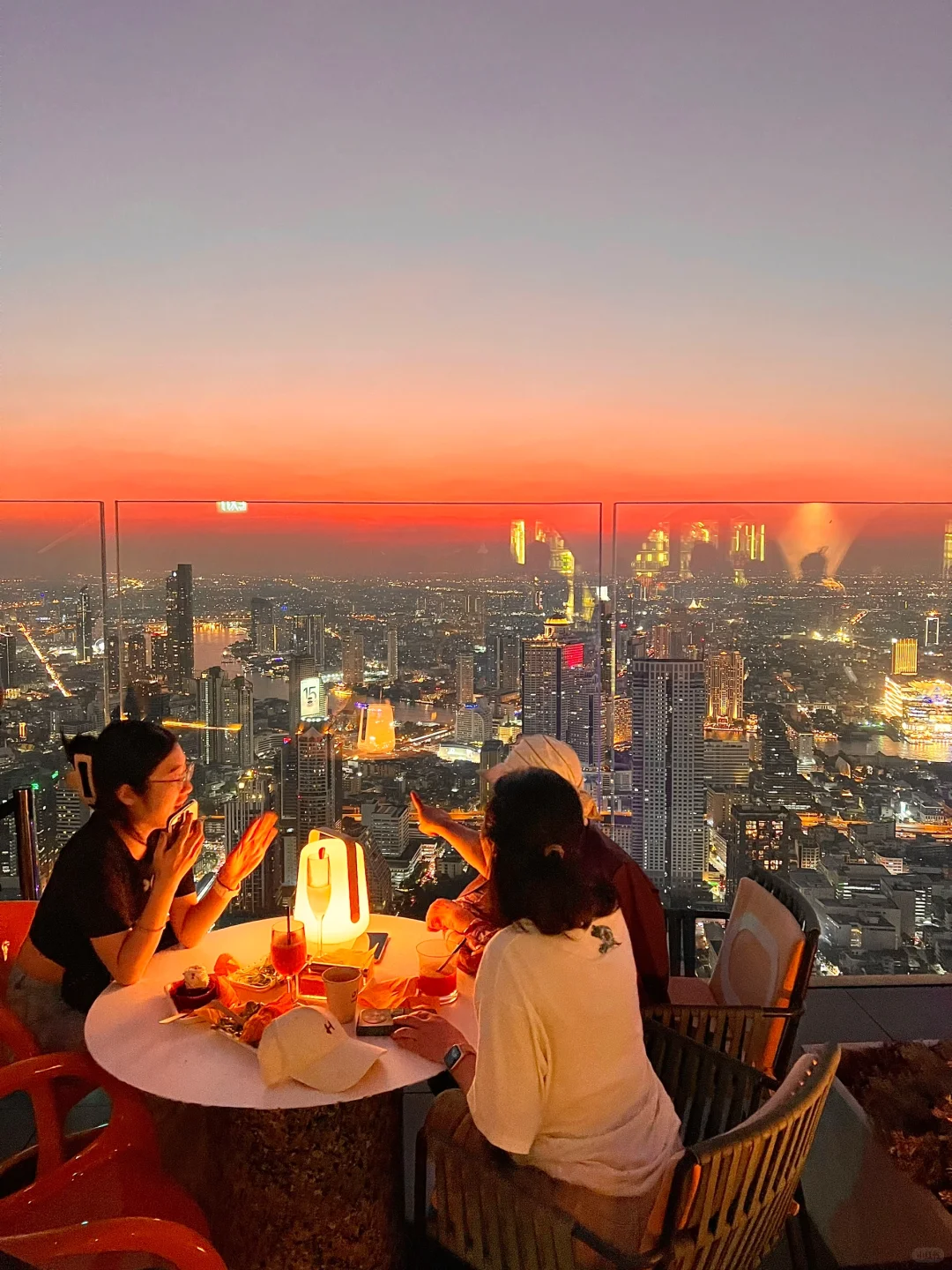 Bangkok-Bangkok Moon Bar, King Power Genting Mahanakhon and Nai Ler Estate, super romantic