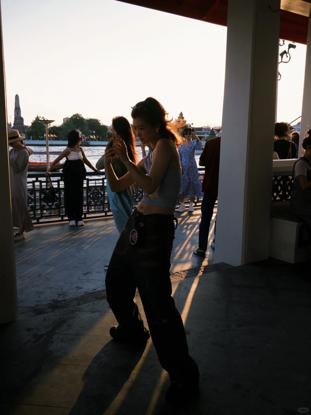 Bangkok-Watch the sunset over the Chao Phraya River from the Grand Palace