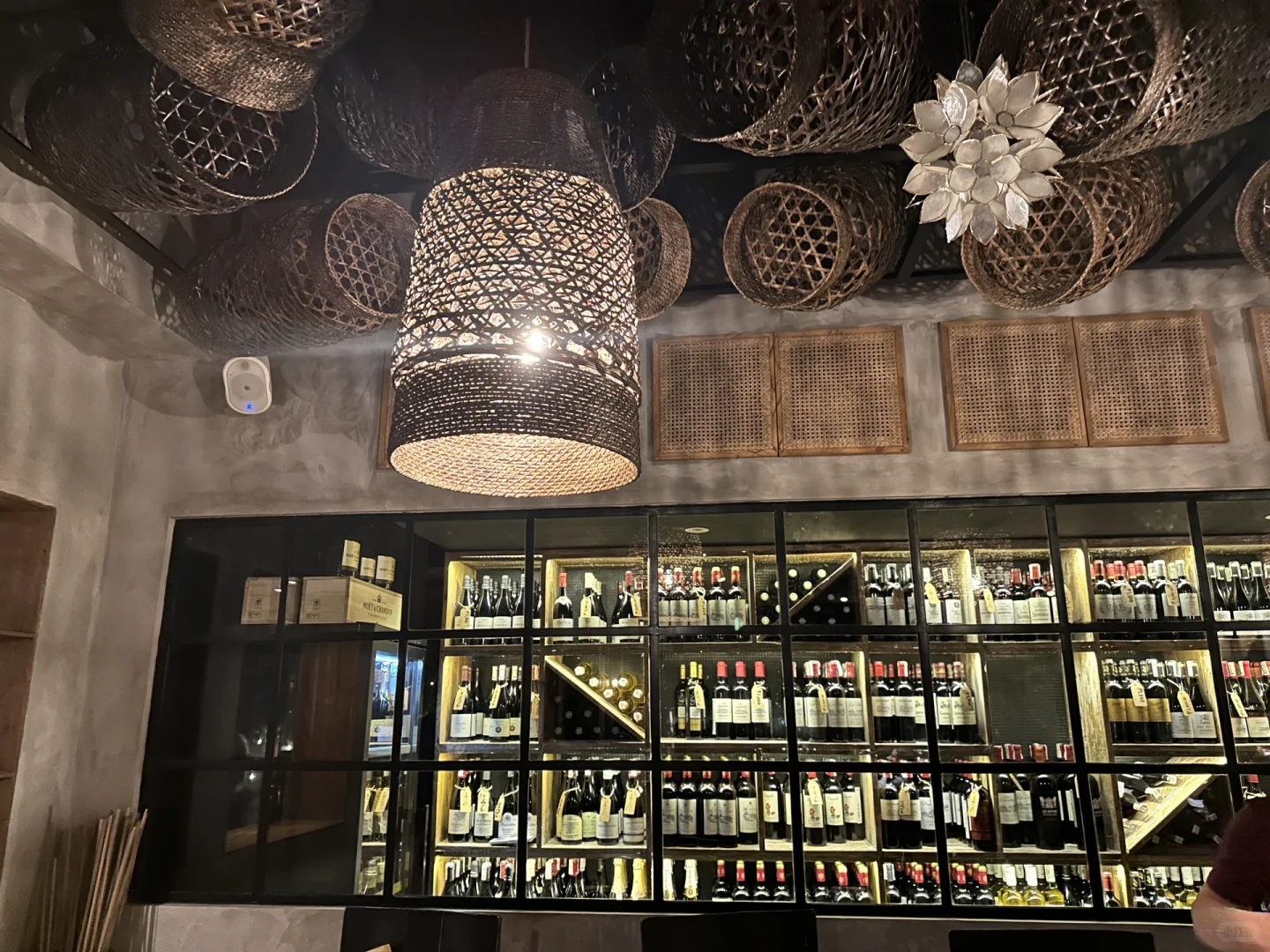 Manila/Luzon-Dr.wine bar, in BGC bar street, drink some wine and listen to music