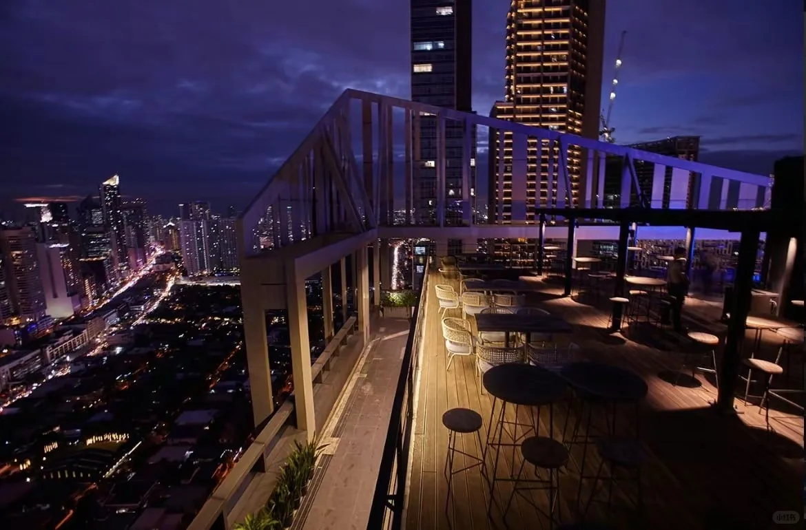 Manila/Luzon-Witness the sunset over Manila at Mizuki Bar Manila🍻, on the rooftop of I'M Hotel