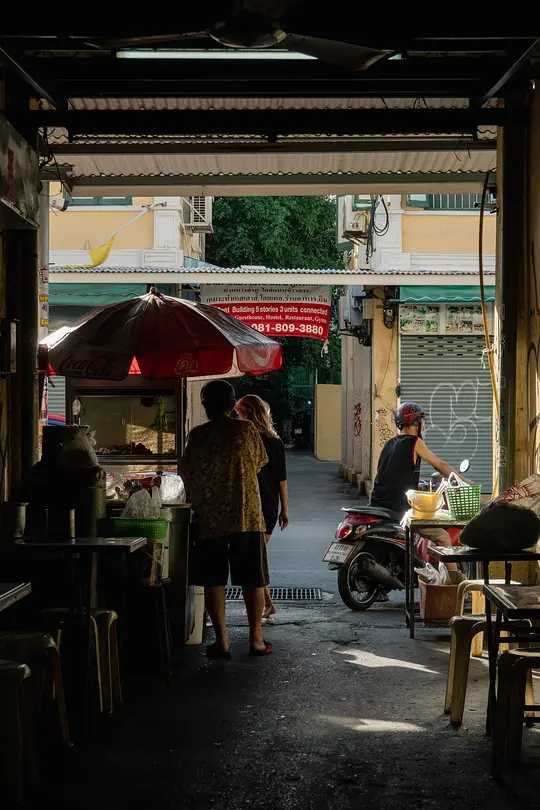 Bangkok-Travel to Chiang Mai for a week, taking photos, drinking coffee and reading every day