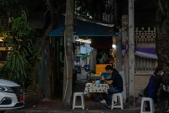 Bangkok-Travel to Chiang Mai for a week, taking photos, drinking coffee and reading every day