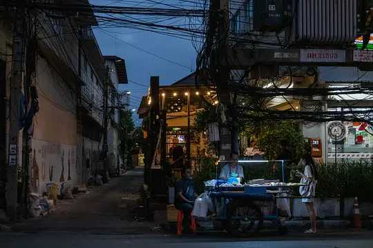 Bangkok-Travel to Chiang Mai for a week, taking photos, drinking coffee and reading every day