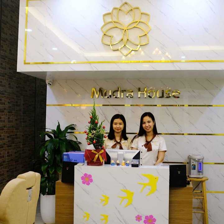 Hanoi-Mudra House Shampoo + Hair Treatment + Face Wash + Face and Body Massage Package