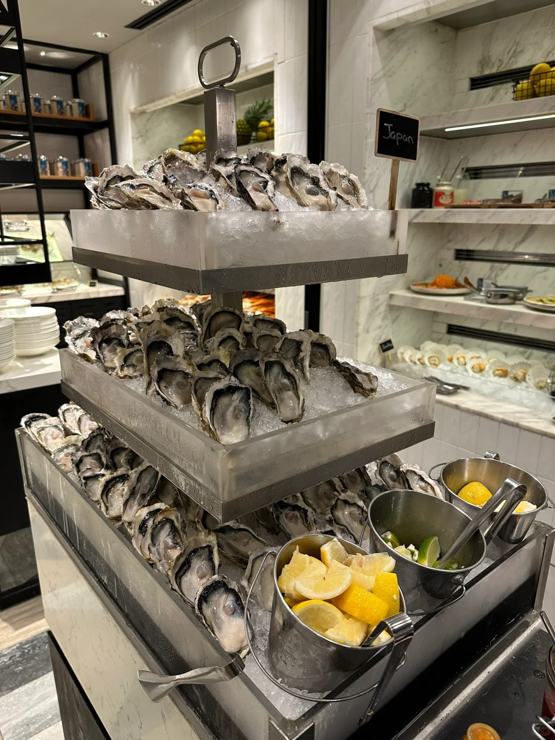 Singapore-Marriott Hotel buffet, a wide variety of food with good quality, all you can eat