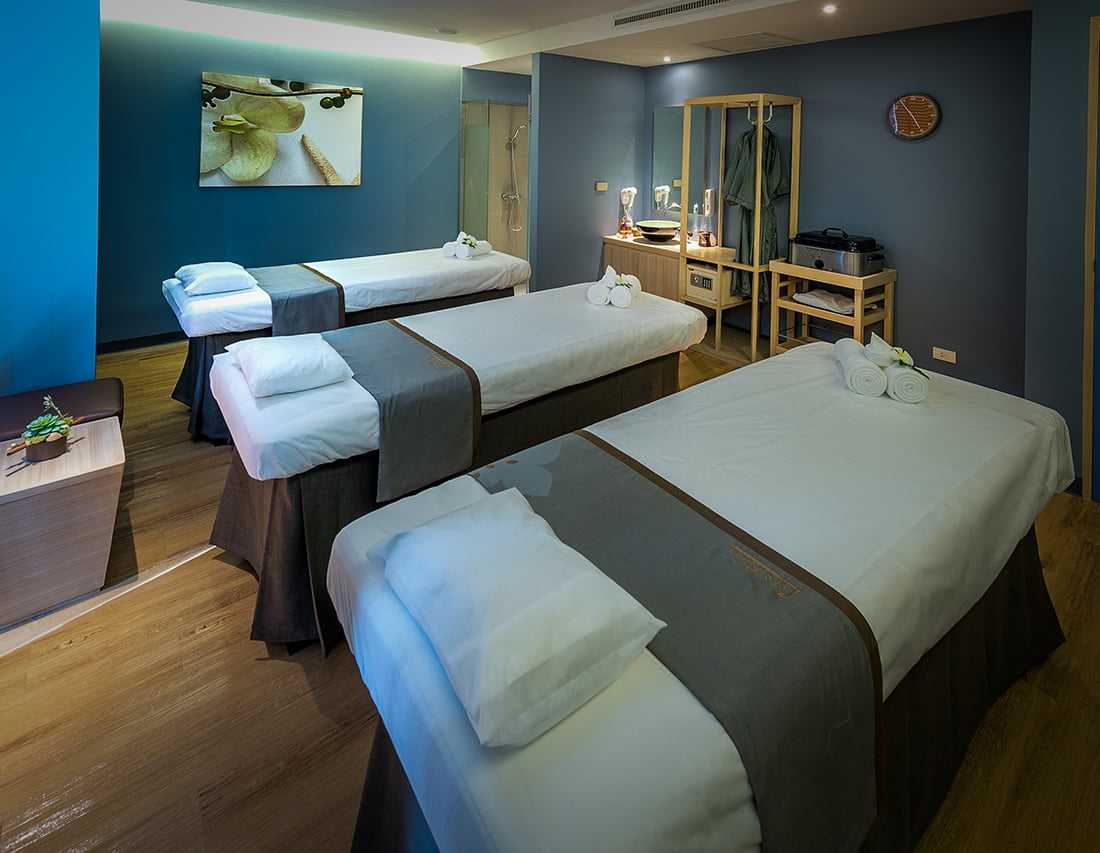 Krabi-Embrace the Calm at Let’s Relax Spa, blending grey rocks and turquoise waters