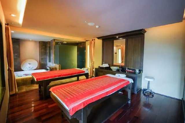 Chiang Mai-Experience Thai massage with a beautiful lady at Chiang Mai Hotel for 1500 baht