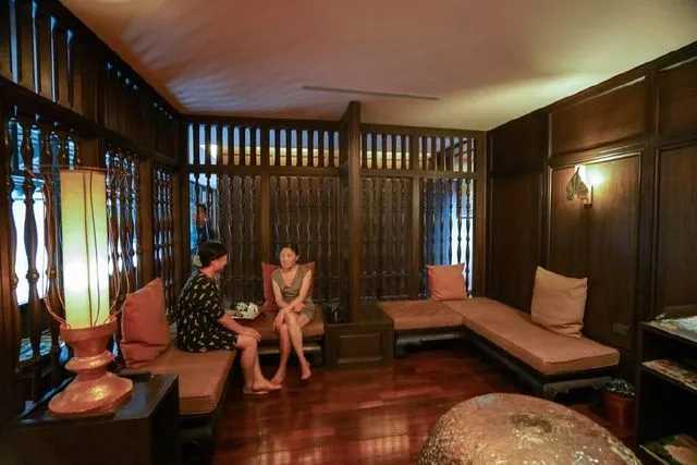 Chiang Mai-Experience Thai massage with a beautiful lady at Chiang Mai Hotel for 1500 baht