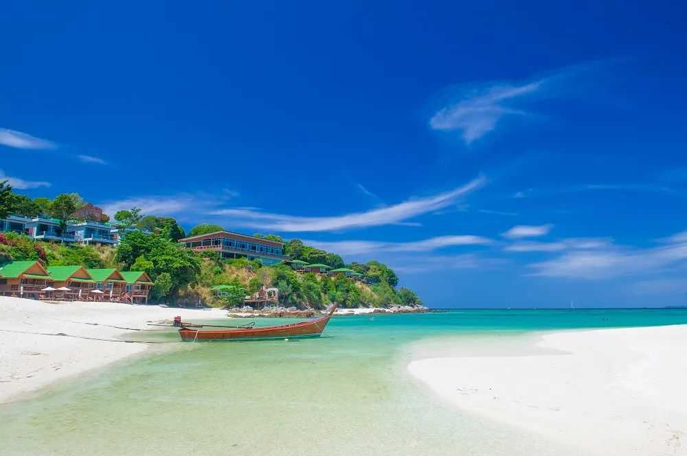 Hua Hin-More and more people are traveling to Hua Hin, with its trendy designs and secluded islands.