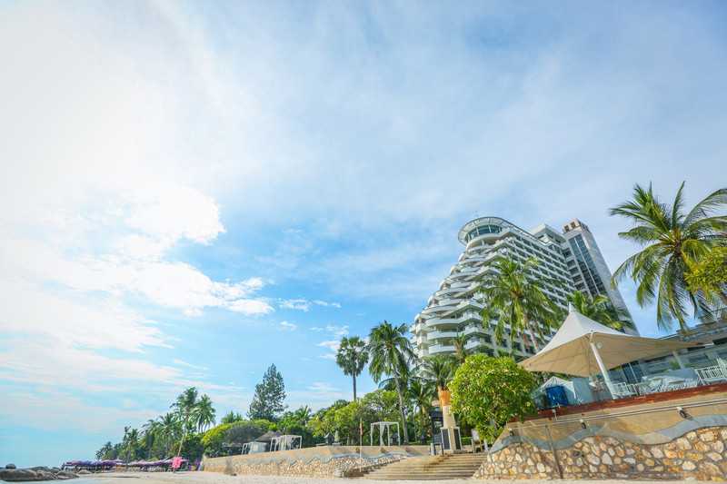 Hua Hin-The most popular Hilton Hotel in Hua Hin town center, with beautiful swimming pool