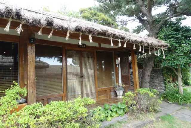 Busan/Jeju-Island Hotel SPA Massage Club, Jeju Island Aboriginal thatched house decoration style