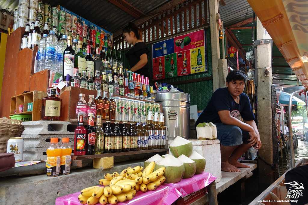 Bangkok-Damnoen Saduak Floating Market and Maeklong Railway Market Walking Tour