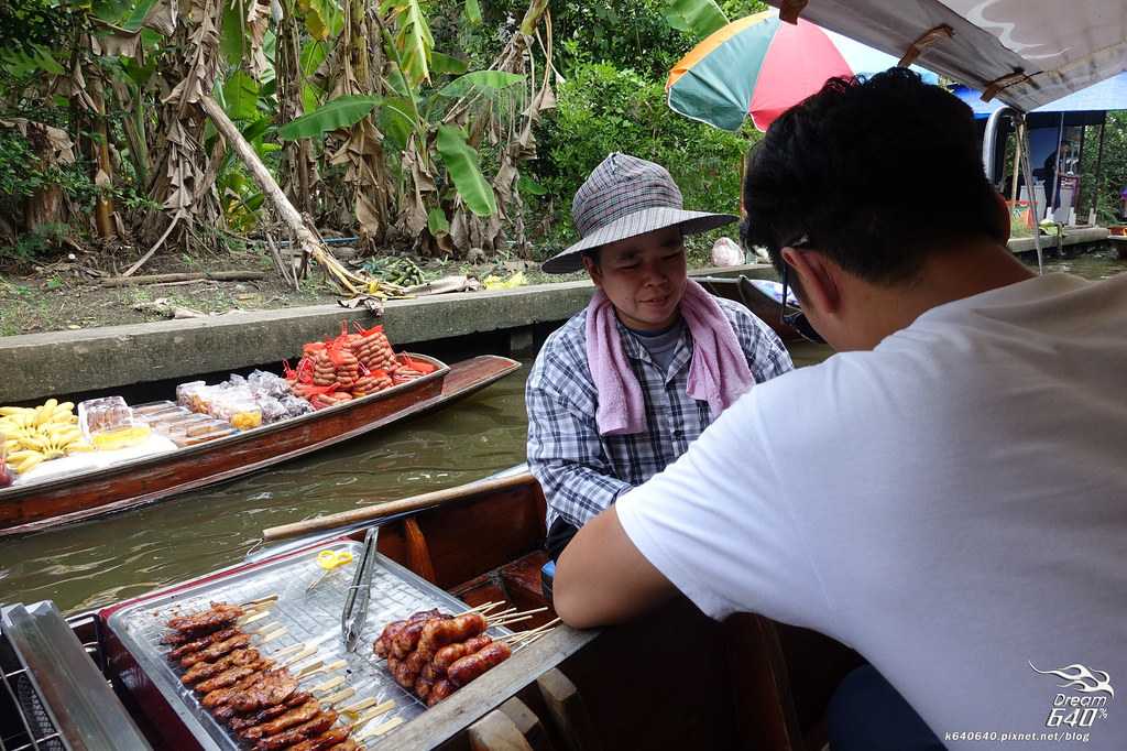 Bangkok-Damnoen Saduak Floating Market and Maeklong Railway Market Walking Tour