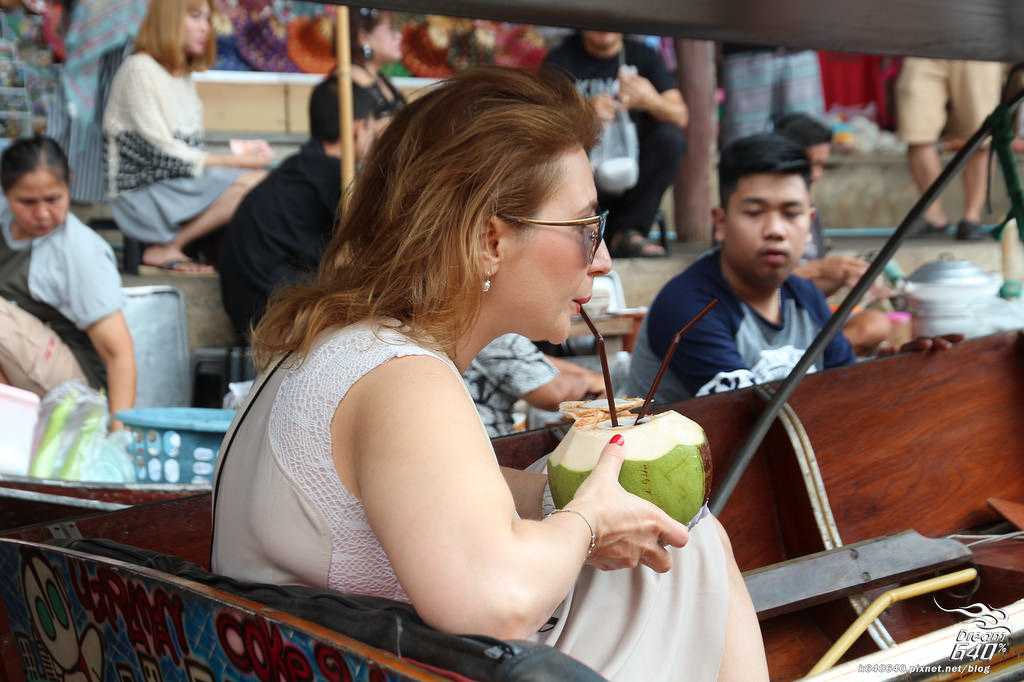 Bangkok-Damnoen Saduak Floating Market and Maeklong Railway Market Walking Tour