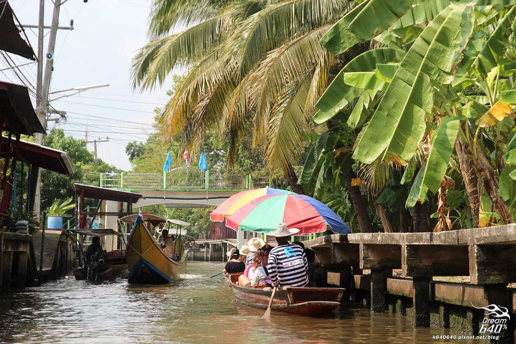 Bangkok-Damnoen Saduak Floating Market and Maeklong Railway Market Walking Tour