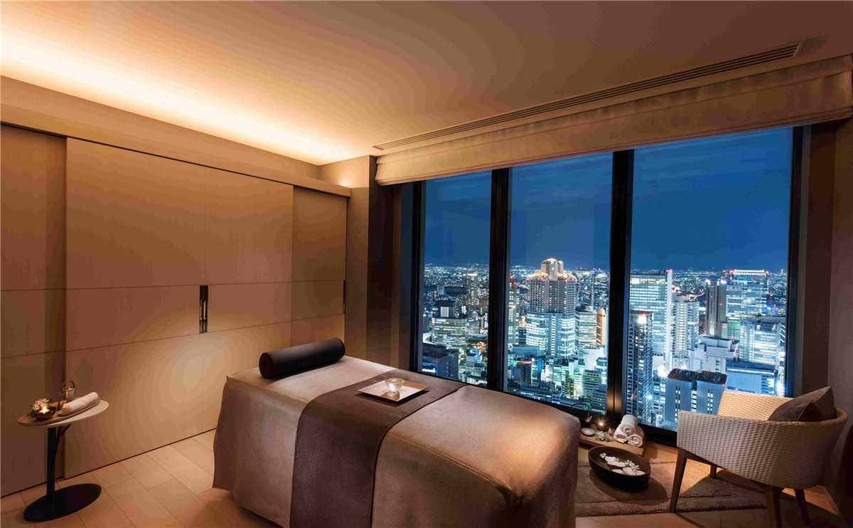 Osaka-Conrad Osaka Spa with 4 treatment rooms, beauty salon and jacuzzi