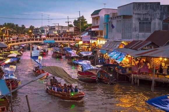 Pattaya-Pattaya: neon lights, glittering nightclubs, lively bars and pool parties