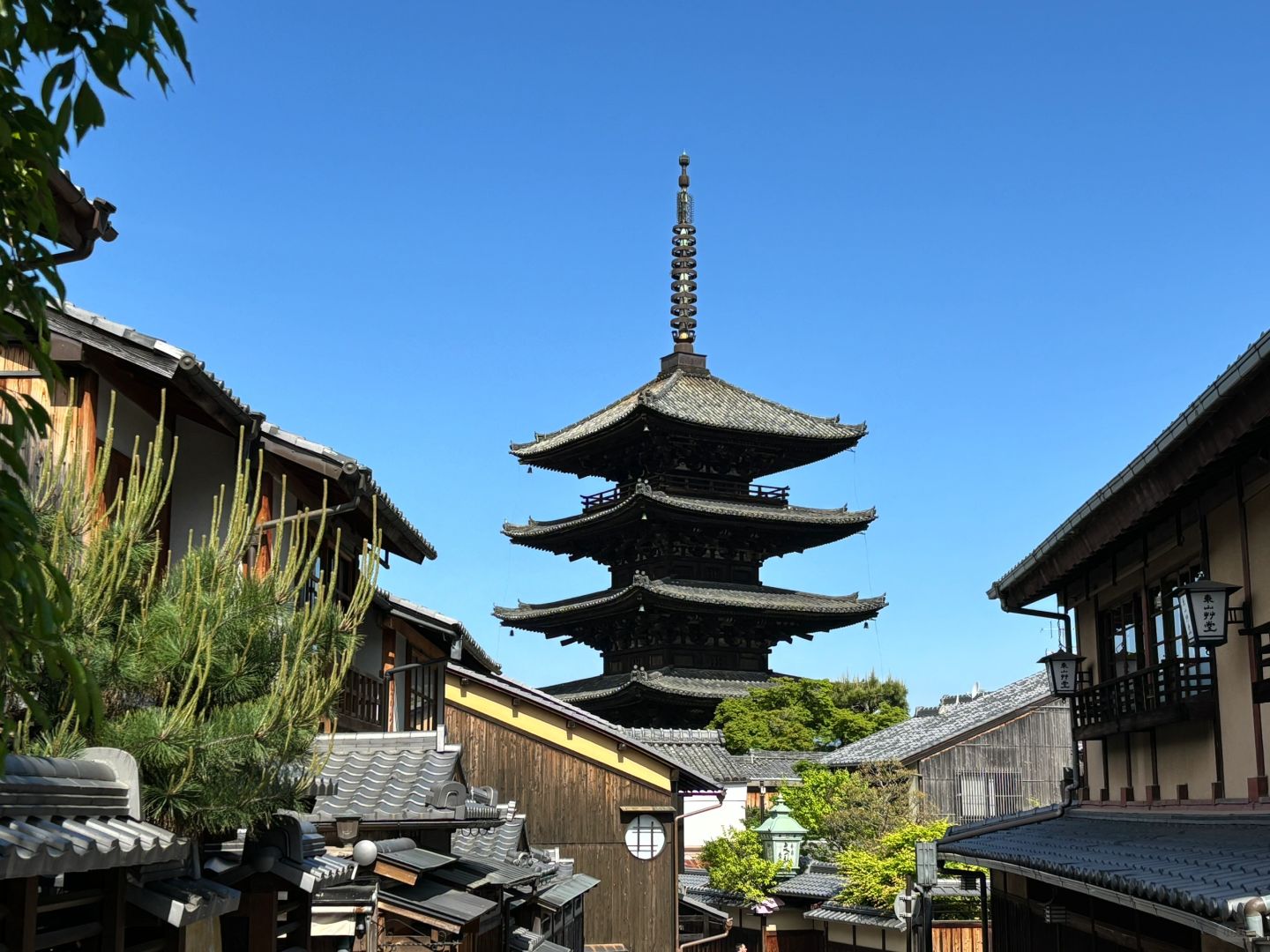 Osaka-Osaka & Kyoto & Nara Travel Diary, Castle Towers, Japan's Three Great Ancient Cities