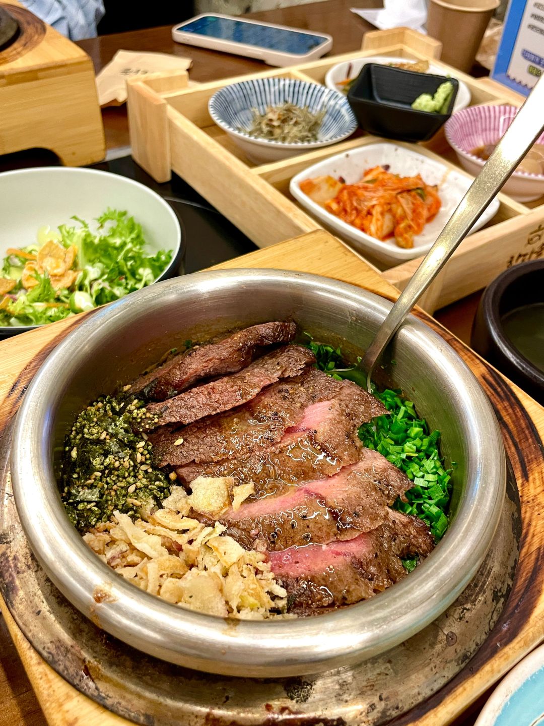 Busan/Jeju-Busan Handasot Bibimbap🏷️, a perfect combination of rice, meat and vegetables