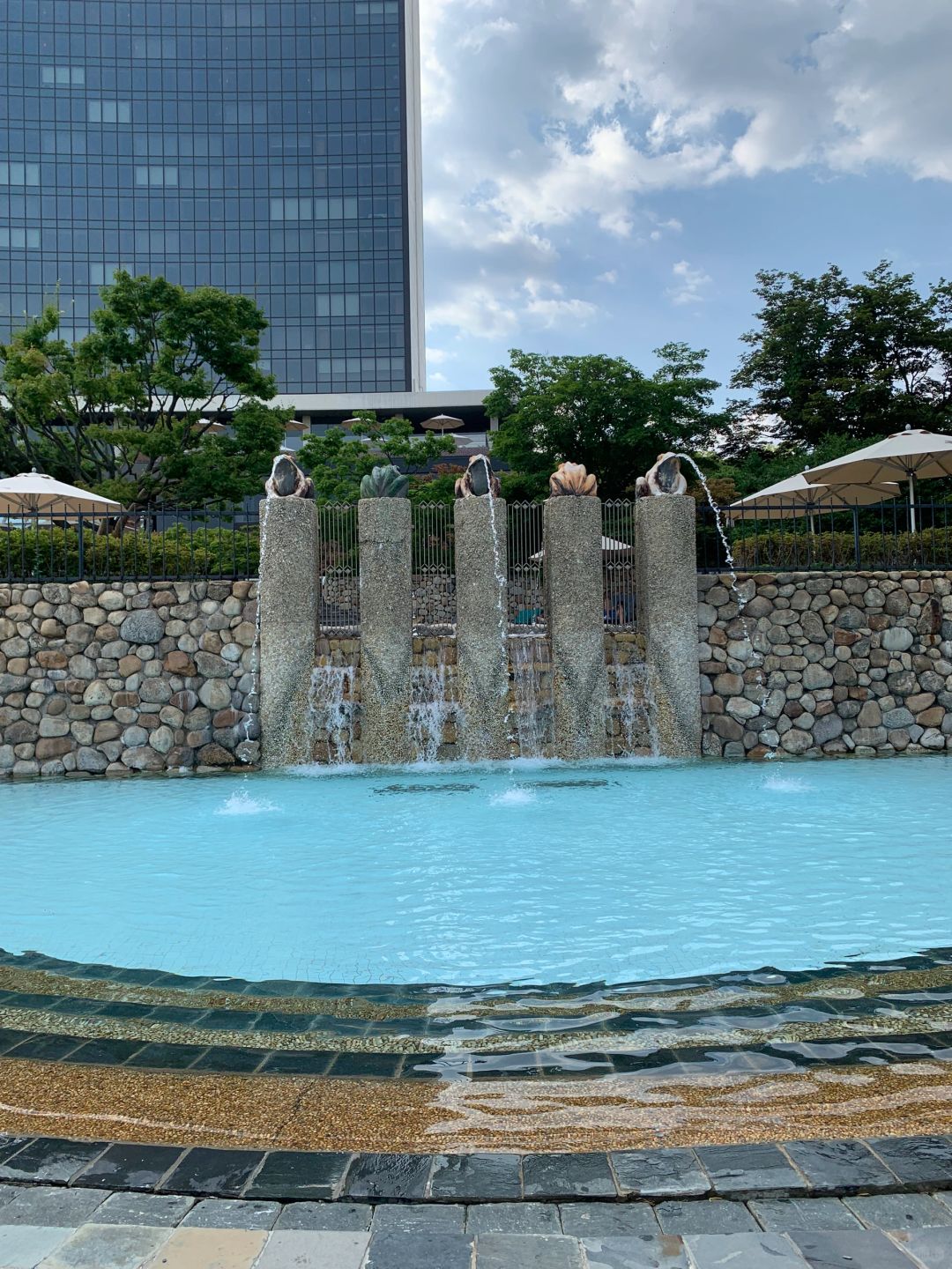 Seoul-Grand Hayyat Hotel in Hangang, Seoul, where you can sunbathe by the pool