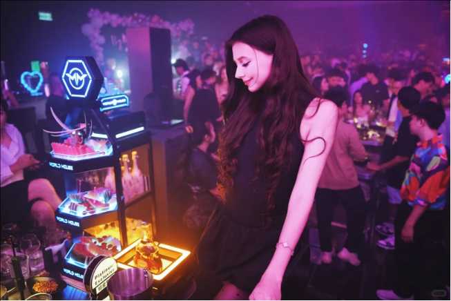 Pattaya-World house, the most powerful nightclub in Pattaya, introduce friends of the opposite sex