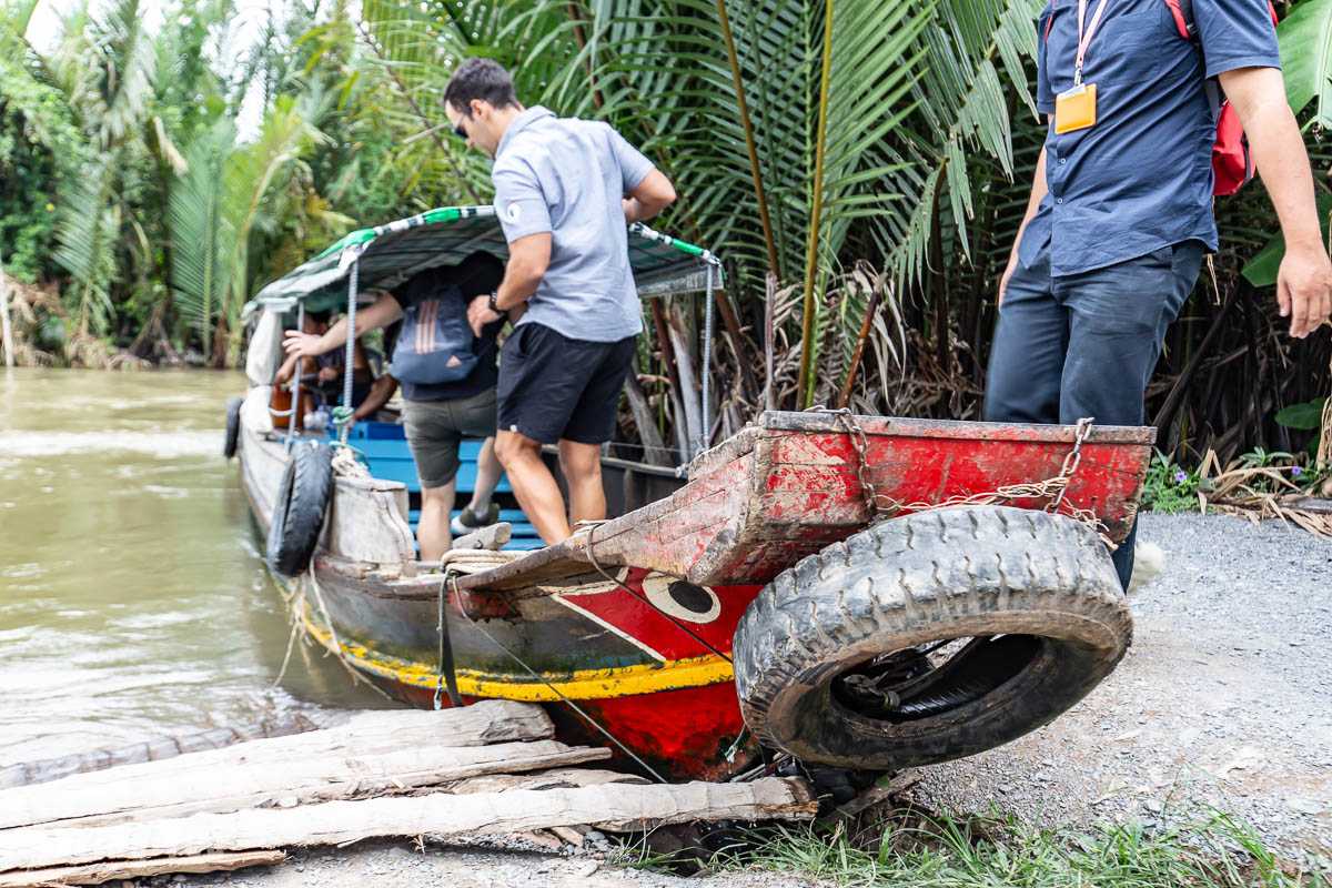 Ho Chi Minh-Mekong Delta Tour from Ho Chi Minh, Hand-cranked Boats, Cruise Ships, Floating Houses