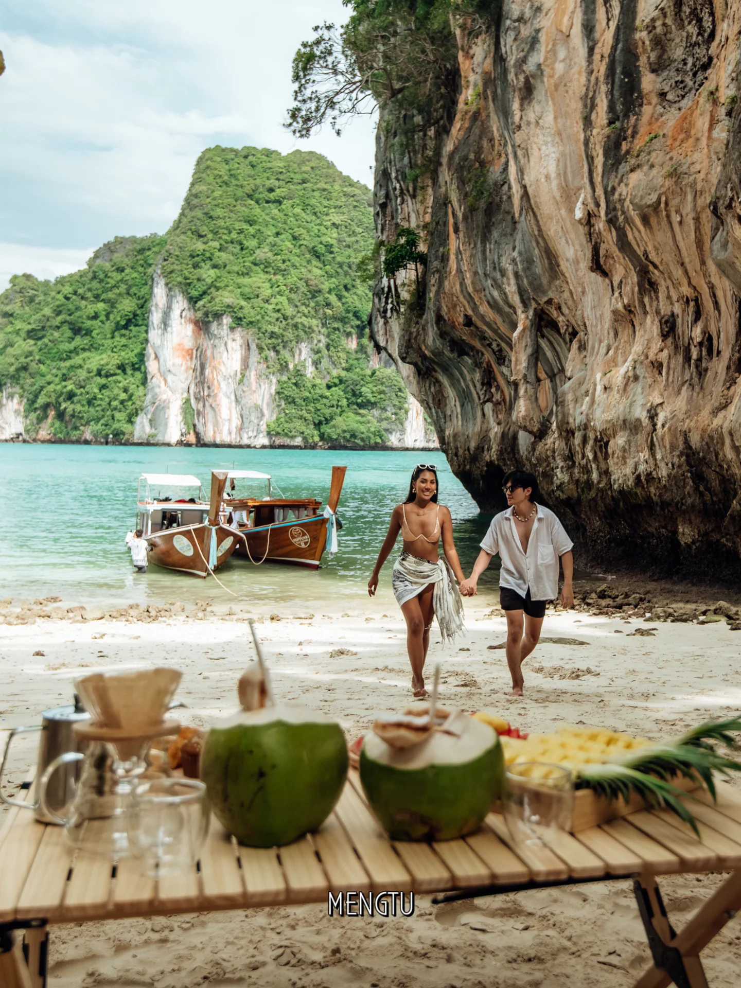 Krabi-Krabi's unique long-tail boat, visit the Holy Cave, which is efficacious for seeking children