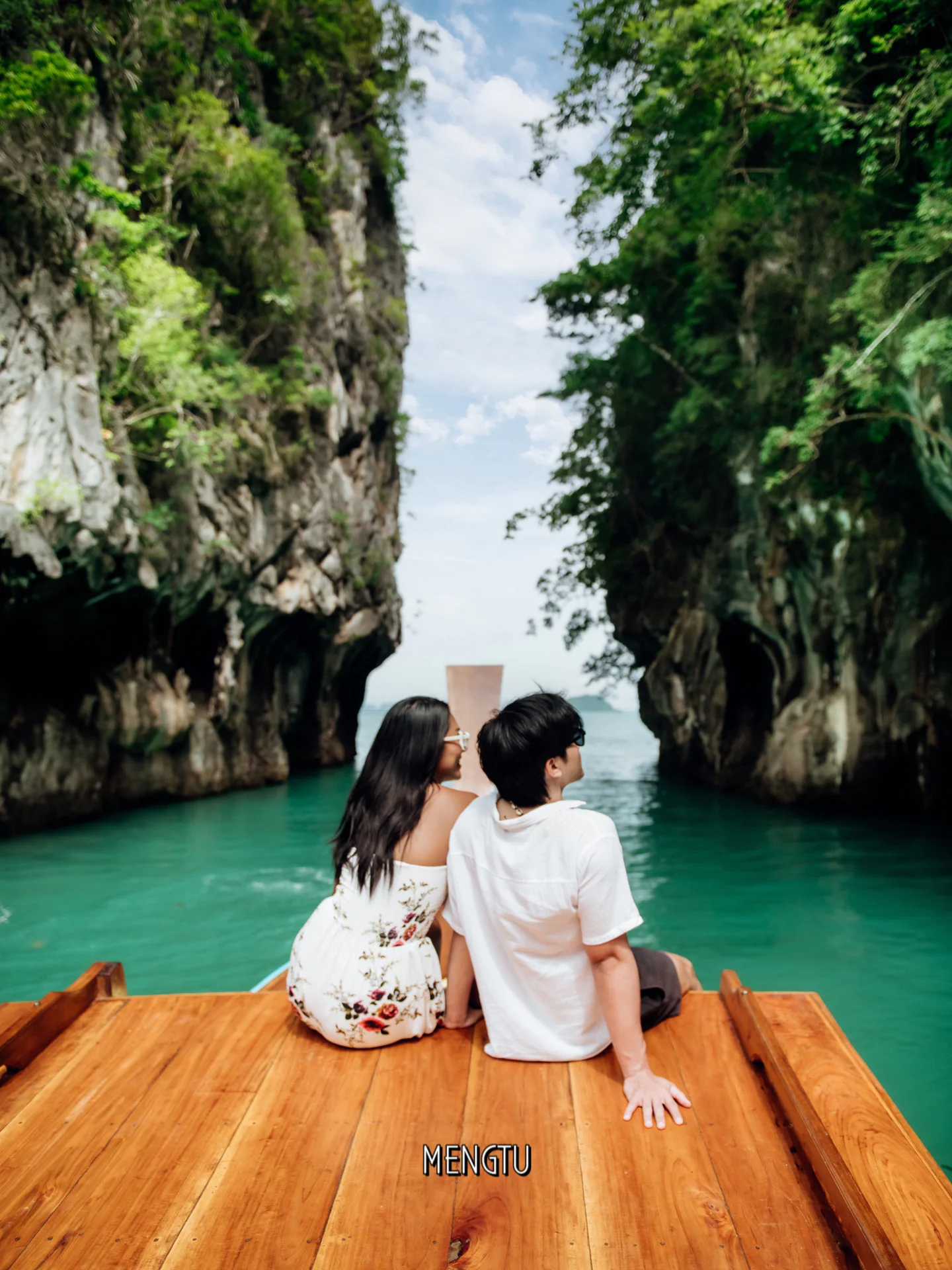 Krabi-Krabi's unique long-tail boat, visit the Holy Cave, which is efficacious for seeking children