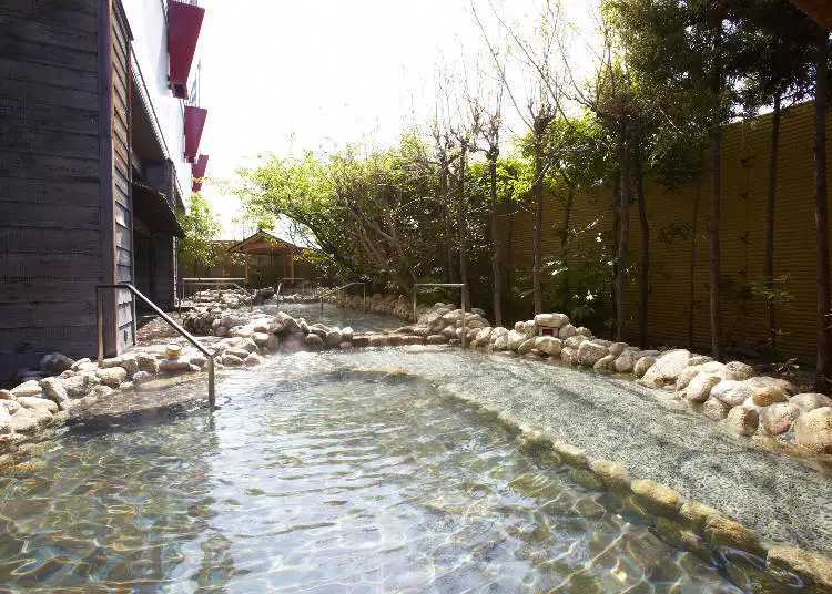 Osaka-Osaka Spa World is a recreational facility that brings together various hot springs