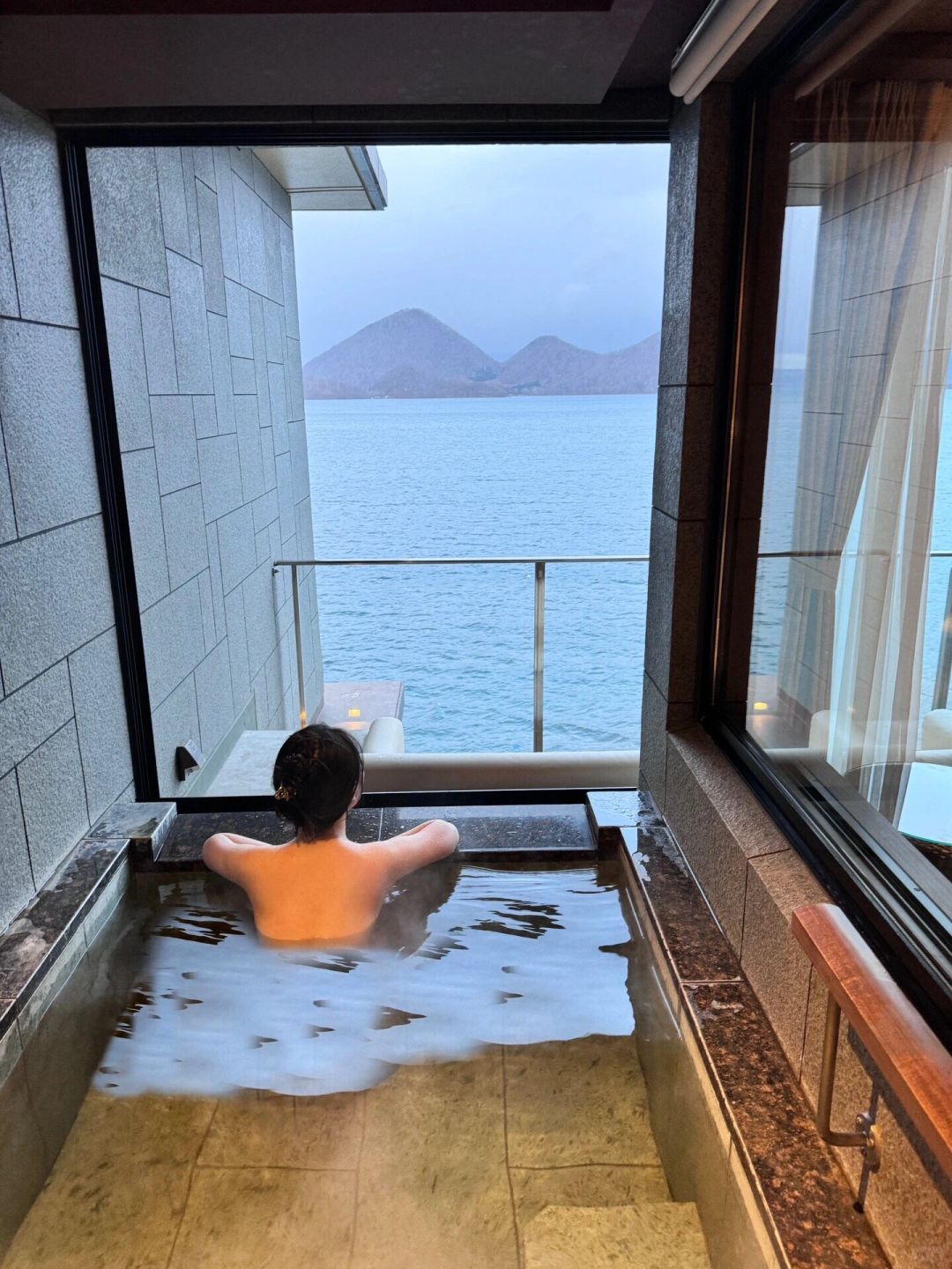 Sapporo/Hokkaido-At the Lake Toyako Hotel in Hokkaido♨️, each room has its own open-air hot spring