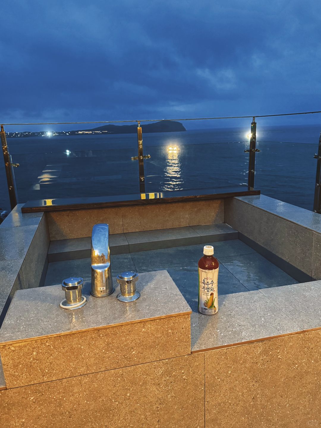 Busan/Jeju-Haeilri Pool & Spa Hotel in Jeju Island, each room has its own indoor hot spring