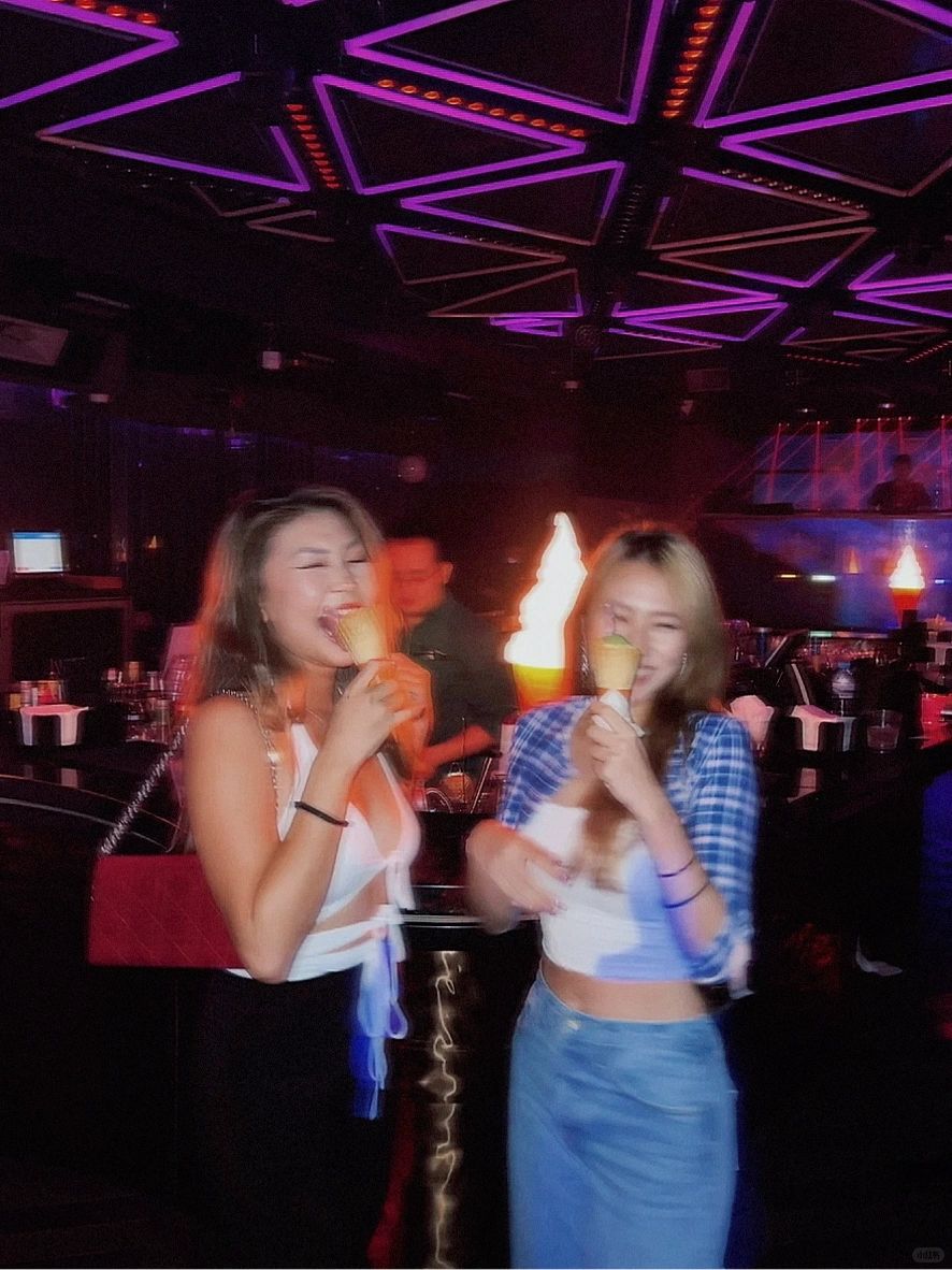 Hong kong-Lan Kwai Fong Boomerang/ Gram, drinking, eating, hookah, KTV, disco, all-round nightlife