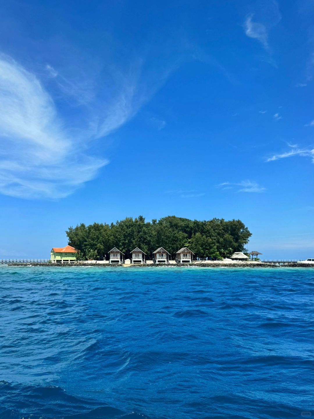 Jakarta-Pulau Seribu Island in Jakarta🏖️, a pristine island where you can get a diving certificate