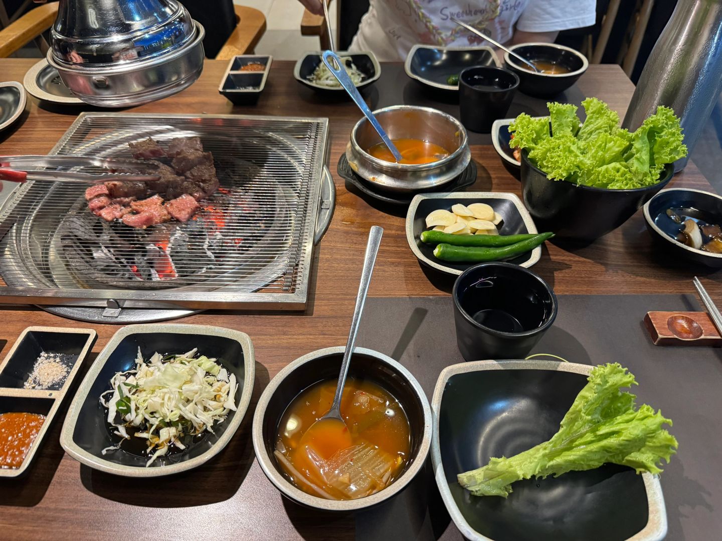 Cebu-Cebu Lapu Kaya Korean BBQ😋, the waiter helped with the barbecue and was very nice