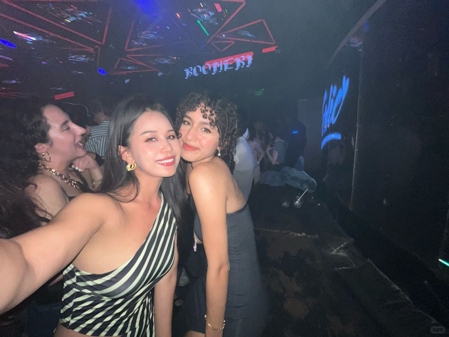 Hong kong-BooMerAng·The Illusionist Nightclub in Lan Kwai Fong, experience the joy of disco girls