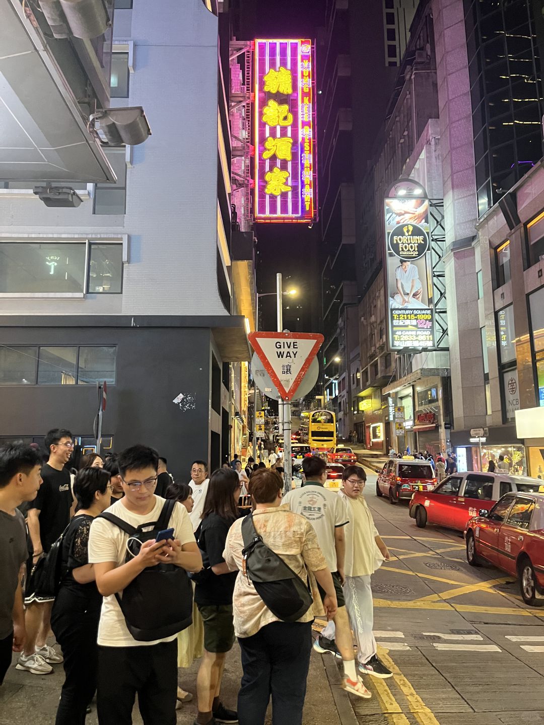 Hong kong-BooMerAng·The Illusionist Nightclub in Lan Kwai Fong, experience the joy of disco girls