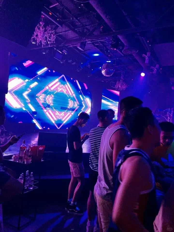 Bangkok-Fake Club The Next Gen in Bangkok🌈, a bar where you can feel the Thai handsome guys