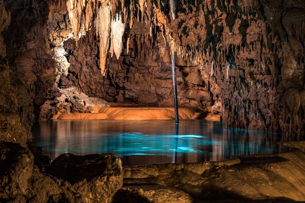 Okinawa-Top 10 must-see attractions in Okinawa: Ryugu Cave and Cape Zanpa Lighthouse